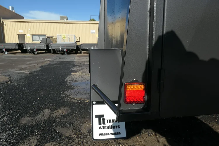 6x4 fully enclosed van trailer 5ft high 7