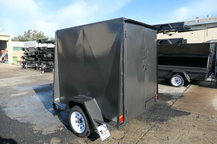 6x4 fully enclosed van trailer 5ft high 8