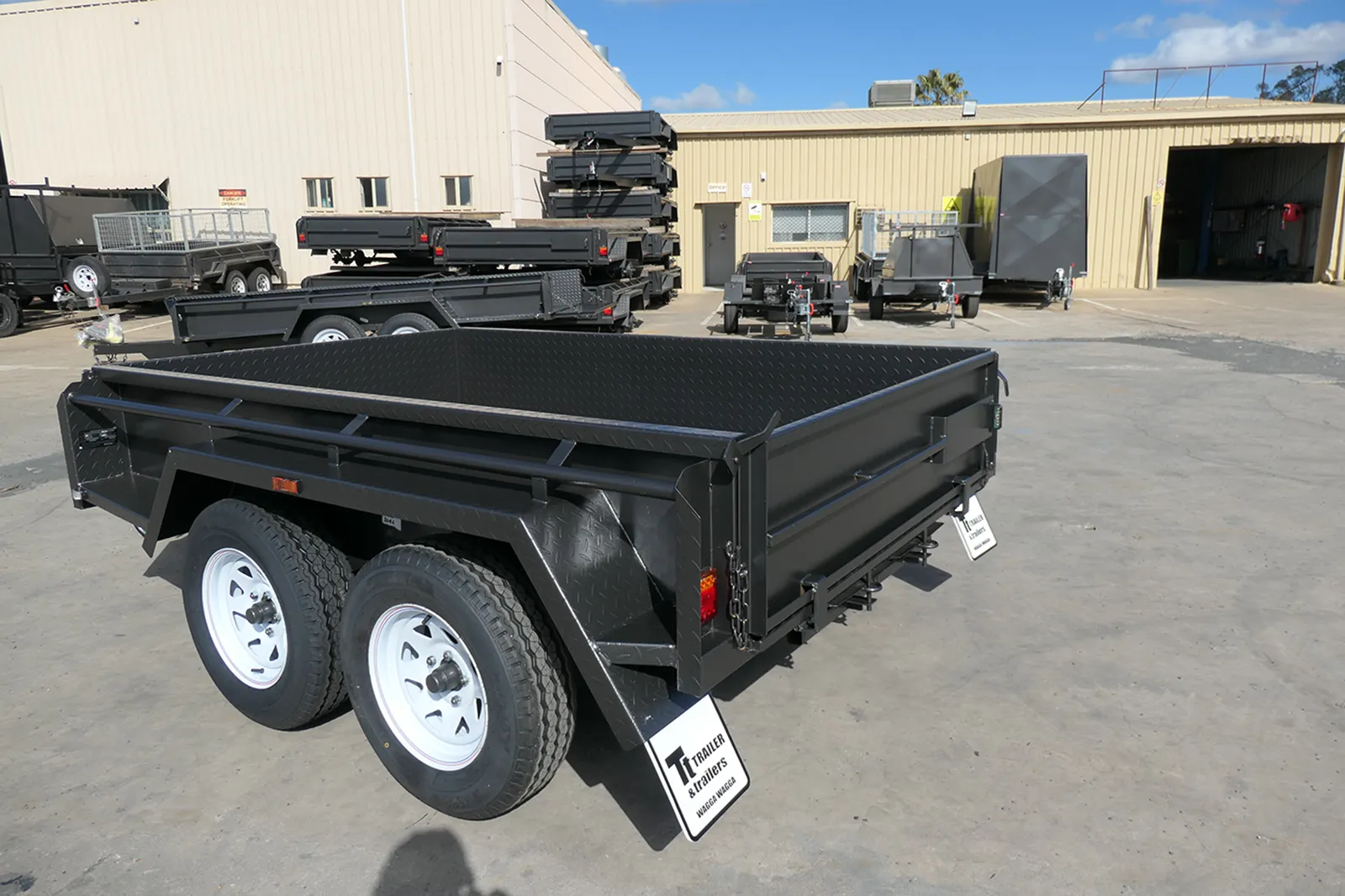 8x5 heavy duty tandem box trailer with ramps wagga nsw 3
