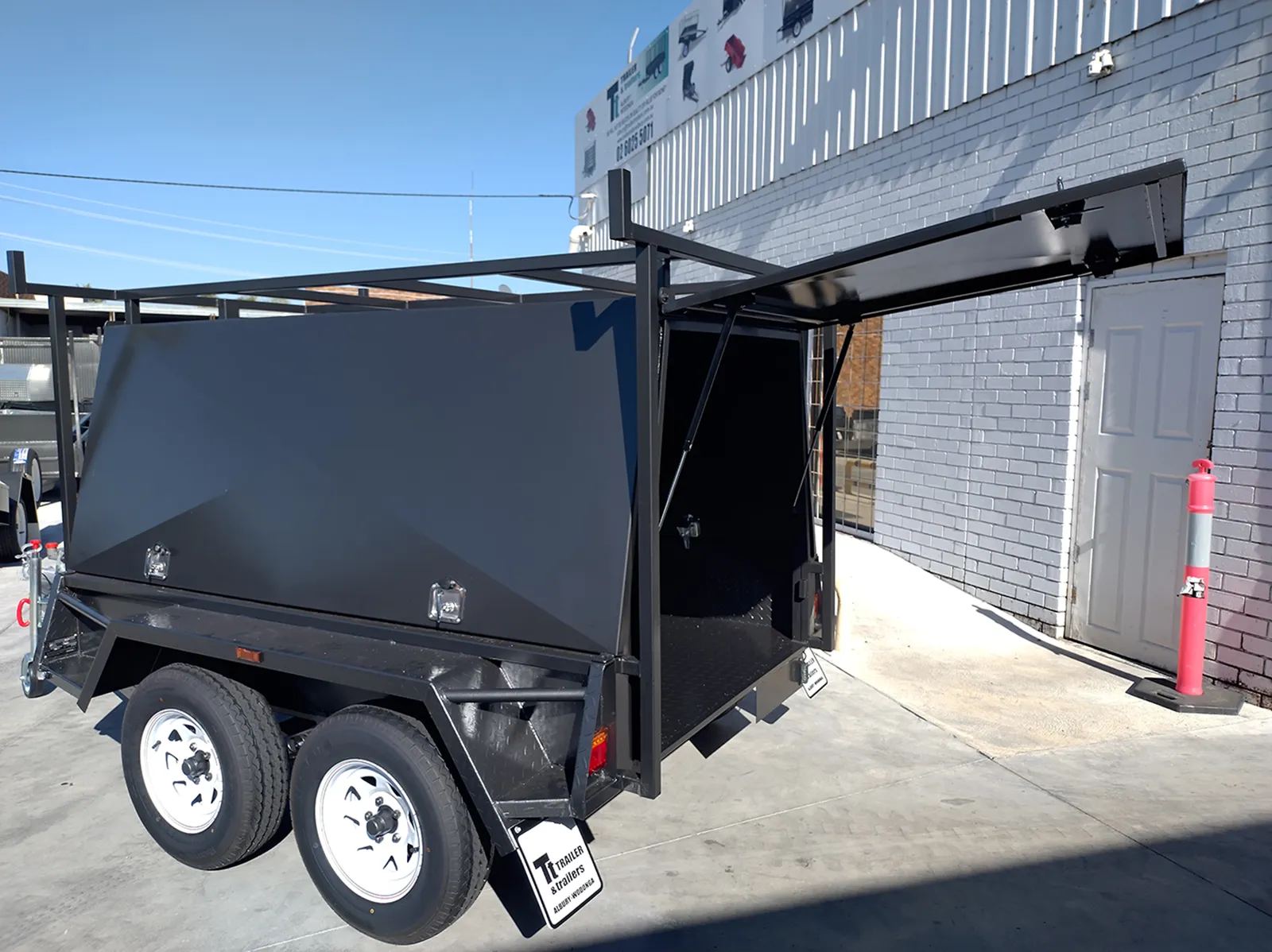 8x5 one piece tradesman trailer for sale NSW with rear lift up door 8