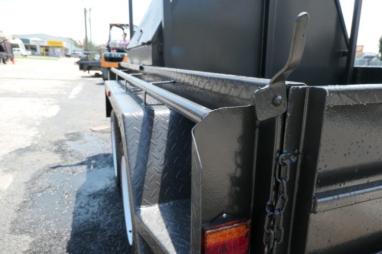 8x5 half tradesman trailer with 750mm high tradie top 4